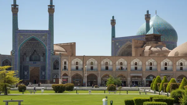 مسجد امام اصفهان؛ رقص کاشی‌های فیروزه‌ای در قلب نقش جهان